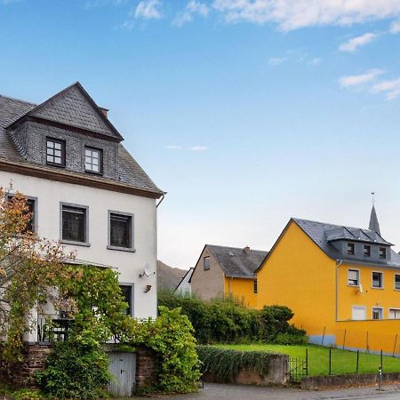 Serene Holiday Home In Nehren With A Beautiful Garden Exterior photo